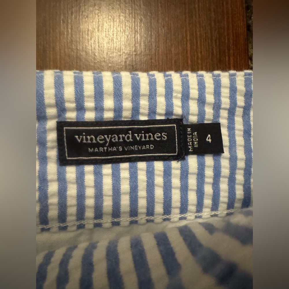 Vineyard Vines Women's Blue and White Seersucker Shorts - Size 4 NWT - Picture 6 of 7